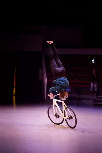 Anja Eberhart, équilibres sur cycle, 29e promotion du Centre national des arts du cirque (Cnac) de Châlons-en-Champagne