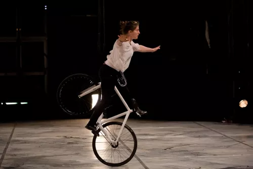 Anja Eberhart, équilibres sur cycle, 29e promotion du Centre national des arts du cirque (Cnac) de Châlons-en-Champagne