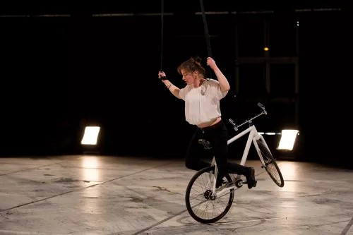 Anja Eberhart, équilibres sur cycle, 29e promotion du Centre national des arts du cirque (Cnac) de Châlons-en-Champagne