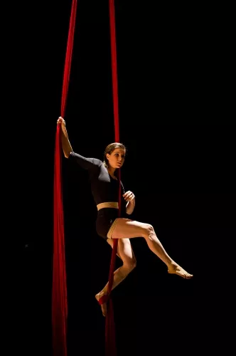 Silvana Sanchirico, tissus, 29e promotion du Centre national des arts du cirque (Cnac) de Châlons-en-Champagne