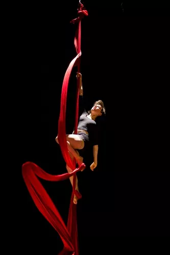 Silvana Sanchirico, tissus, 29e promotion du Centre national des arts du cirque (Cnac) de Châlons-en-Champagne