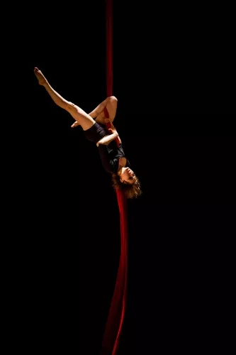 Silvana Sanchirico, tissus, 29e promotion du Centre national des arts du cirque (Cnac) de Châlons-en-Champagne