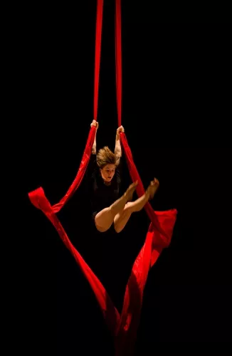 Silvana Sanchirico, tissus, 29e promotion du Centre national des arts du cirque (Cnac) de Châlons-en-Champagne