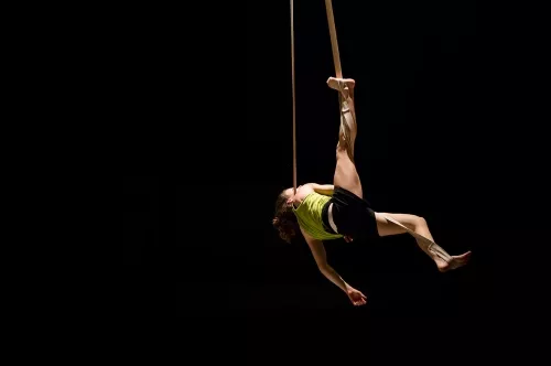 Emma Verbeke, sangles aériennes, 29e promotion du Centre national des arts du cirque (Cnac) de Châlons-en-Champagne