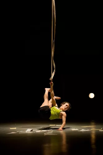 Emma Verbeke, sangles aériennes, 29e promotion du Centre national des arts du cirque (Cnac) de Châlons-en-Champagne