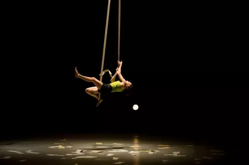 Emma Verbeke, sangles aériennes, 29e promotion du Centre national des arts du cirque (Cnac) de Châlons-en-Champagne