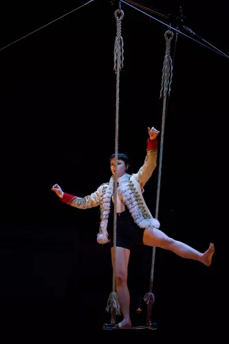 Gwenn Buczowski, trapèze fixe, 30e promotion du Centre national des arts du cirque (Cnac) de Châlons-en-Champagne