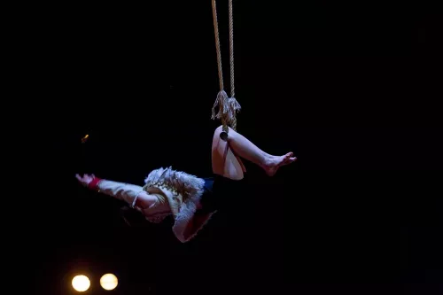 Gwenn Buczowski, trapèze fixe, 30e promotion du Centre national des arts du cirque (Cnac) de Châlons-en-Champagne