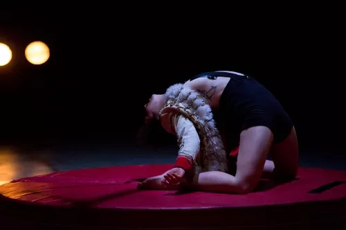 Gwenn Buczowski, trapèze fixe, 30e promotion du Centre national des arts du cirque (Cnac) de Châlons-en-Champagne