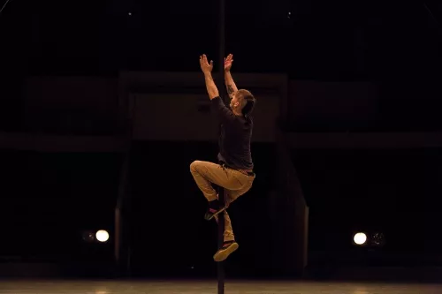 Joad Caron, Mât chinois, 30e promotion du Centre national des arts du cirque (Cnac) de Châlons-en-Champagne
