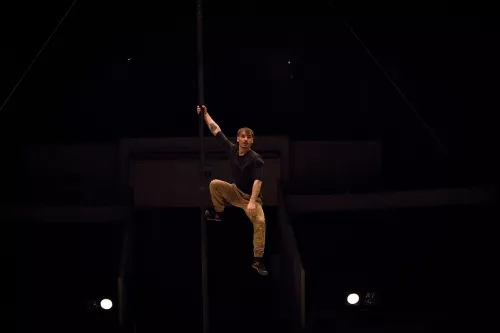 Joad Caron, Mât chinois, 30e promotion du Centre national des arts du cirque (Cnac) de Châlons-en-Champagne