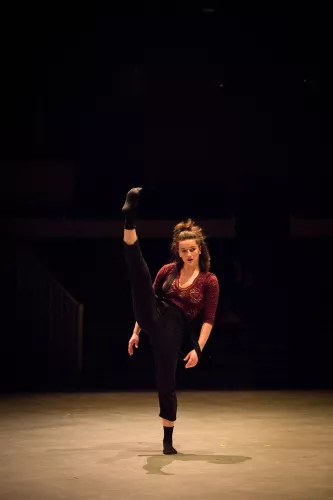 Lucille Chalopin, contorsions - équilibres - acrobatie, 30e promotion du centre national des arts du cirque (Cnac) de Châlons-en-Champagne