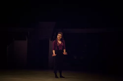 Lucille Chalopin, contorsions - équilibres - acrobatie, 30e promotion du centre national des arts du cirque (Cnac) de Châlons-en-Champagne