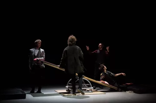 Rémi Auzanneau, Hernan Elencwajg, Tanguy Pelayo, Baptiste Petit, Collectif bascule - Banquine, 30e promotion du Centre national des arts du cirque (Cnac) de Châlons-en-Champagne