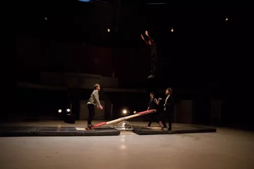 Rémi Auzanneau, Hernan Elencwajg, Tanguy Pelayo, Baptiste Petit, Collectif bascule - Banquine, 30e promotion du Centre national des arts du cirque (Cnac) de Châlons-en-Champagne