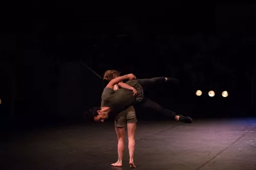 Maelie Palomo et Hamza Benlabied, duo portes acrobatiques, 30e promotion du Centre national des arts du cirque (Cnac) de Châlons-en-Champagne