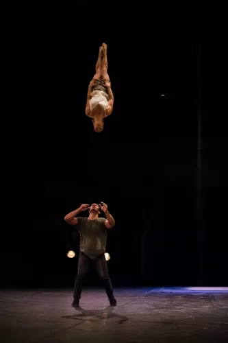 Maelie Palomo et Hamza Benlabied, duo portes acrobatiques, 30e promotion du Centre national des arts du cirque (Cnac) de Châlons-en-Champagne