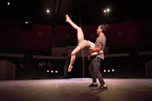 Maelie Palomo et Hamza Benlabied, duo portes acrobatiques, 30e promotion du Centre national des arts du cirque (Cnac) de Châlons-en-Champagne