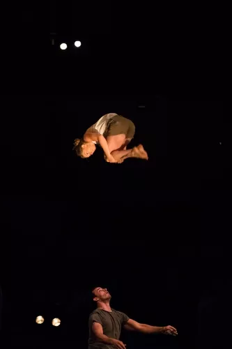 Maelie Palomo et Hamza Benlabied, duo portes acrobatiques, 30e promotion du Centre national des arts du cirque (Cnac) de Châlons-en-Champagne