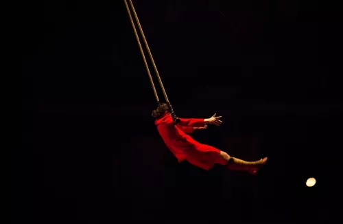 Léa Leprêtre, trapèze ballant basse hauteur, 30e promotion du Centre national des arts du cirque (Cnac) de Châlons-en-Champagne