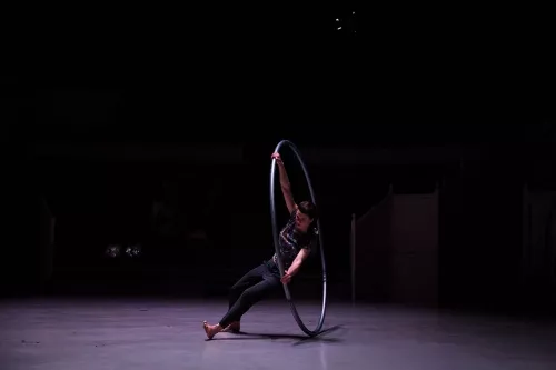 Lili Parson, roue Cyr, 30e promotion du Centre national des arts du cirque (Canc) de Châlons-en-Champagne