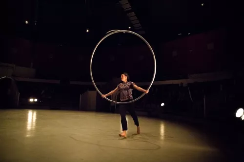 Lili Parson, roue Cyr, 30e promotion du Centre national des arts du cirque (Canc) de Châlons-en-Champagne
