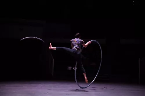 Lili Parson, roue Cyr, 30e promotion du Centre national des arts du cirque (Canc) de Châlons-en-Champagne