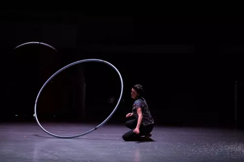 Lili Parson, roue Cyr, 30e promotion du Centre national des arts du cirque (Canc) de Châlons-en-Champagne