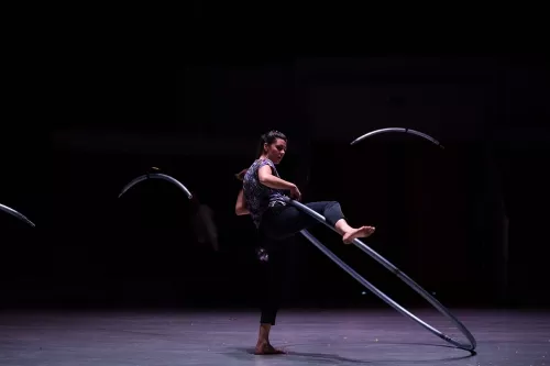 Lili Parson, roue Cyr, 30e promotion du Centre national des arts du cirque (Canc) de Châlons-en-Champagne