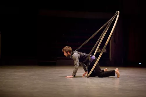 Jules Sadoughi, roue Cyr, 30e promotion du Centre national des arts du cirque (Cnac) de Châlons-en-Champagne