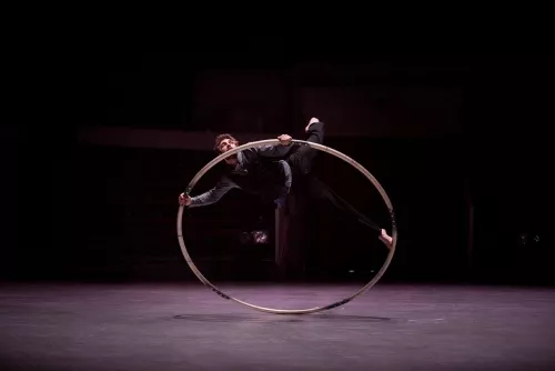 Jules Sadoughi, roue Cyr, 30e promotion du Centre national des arts du cirque (Cnac) de Châlons-en-Champagne