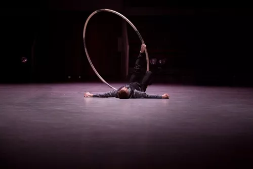 Jules Sadoughi, roue Cyr, 30e promotion du Centre national des arts du cirque (Cnac) de Châlons-en-Champagne