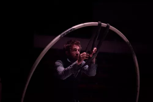 Jules Sadoughi, roue Cyr, 30e promotion du Centre national des arts du cirque (Cnac) de Châlons-en-Champagne