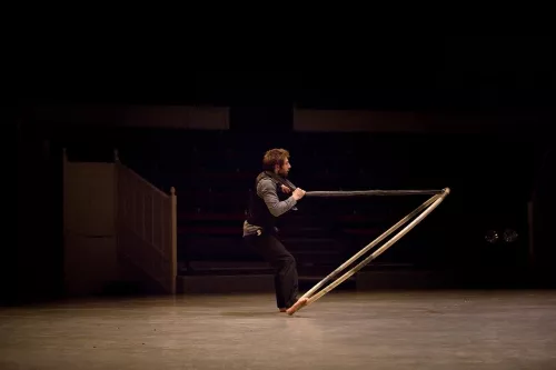 Jules Sadoughi, roue Cyr, 30e promotion du Centre national des arts du cirque (Cnac) de Châlons-en-Champagne