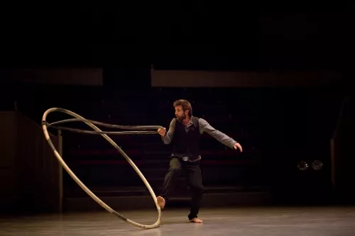 Jules Sadoughi, roue Cyr, 30e promotion du Centre national des arts du cirque (Cnac) de Châlons-en-Champagne