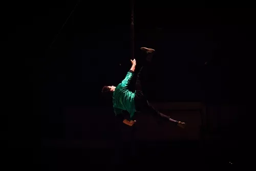 Léon Volet, mât chinois, 30e promotion du Centre national des arts du cirque (Cnac) de Châlons-en-Champagne