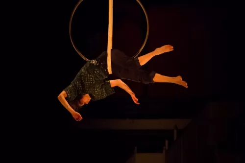 Noemi Devaux, cerceau aerien, 31e promotion du Centre national des arts du cirque (Cnac) de Châlons-en-Champagne