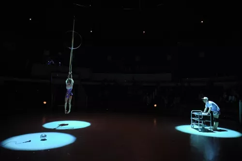 Noemi Devaux, cerceau aerien, 31e promotion du Centre national des arts du cirque (Cnac) de Châlons-en-Champagne