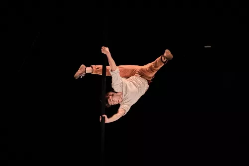 Hector Diaz Mallea, mât chinois, 31e promotion du Centre national des arts du cirque (Cnac) de Châlons-en-Champagne