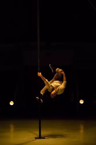 Hector Diaz Mallea, mât chinois, 31e promotion du Centre national des arts du cirque (Cnac) de Châlons-en-Champagne