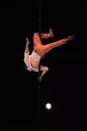 Hector Diaz Mallea, mât chinois, 31e promotion du Centre national des arts du cirque (Cnac) de Châlons-en-Champagne