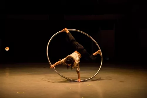Marica Marinoni, roue Cyr, 31e promotion du Centre national des arts du cirque (Cnac) de Châlons-en-Champagne