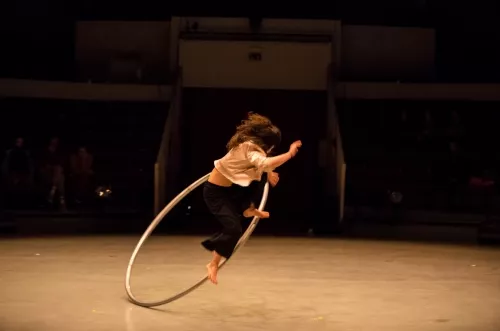 Marica Marinoni, roue Cyr, 31e promotion du Centre national des arts du cirque (Cnac) de Châlons-en-Champagne