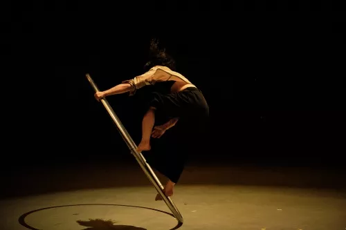 Marica Marinoni, roue Cyr, 31e promotion du Centre national des arts du cirque (Cnac) de Châlons-en-Champagne