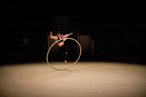 Marica Marinoni, roue Cyr, 31e promotion du Centre national des arts du cirque (Cnac) de Châlons-en-Champagne