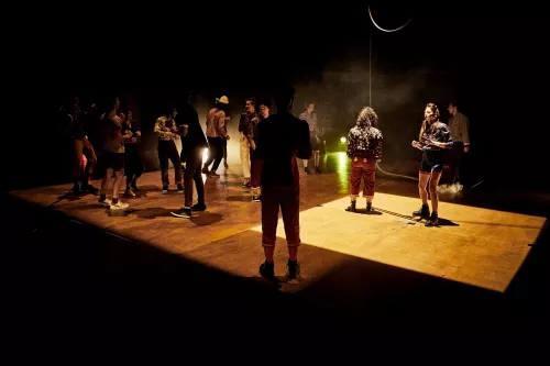 ON EST PAS LA POUR SUCER DES GLACES, spectacle de fin d'études de la 31e promotion du Centre national des arts du cirque/CNAC de Châlons-en-Champagne, mis en piste par Galapiat cirque 