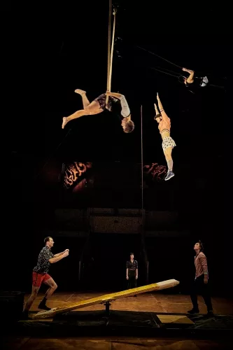 ON EST PAS LA POUR SUCER DES GLACES, spectacle de fin d'études de la 31e promotion du Centre national des arts du cirque/CNAC de Châlons-en-Champagne, mis en piste par Galapiat cirque 