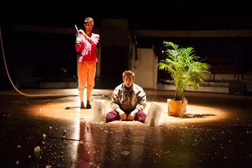 ON EST PAS LA POUR SUCER DES GLACES, spectacle de fin d'études de la 31e promotion du Centre national des arts du cirque/CNAC de Châlons-en-Champagne, mis en piste par Galapiat cirque 