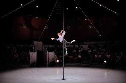 Celine Vaillier, mât chinois, 31e promotion du Centre national des arts du cirque (Cnac) de Châlons-en-Champagne