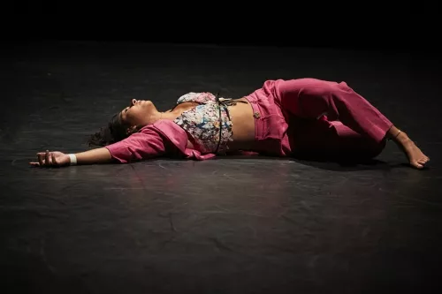 Tia Balacey, acrodanse, 32e promotion du Centre national des arts du cirque/CNAC de Châlons-en-Champagne